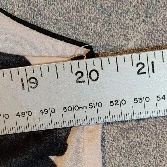 Cleo  Petites Women's Tunic Cream with Black & Red Zinnias in Size Medium - Picture 8 of 10